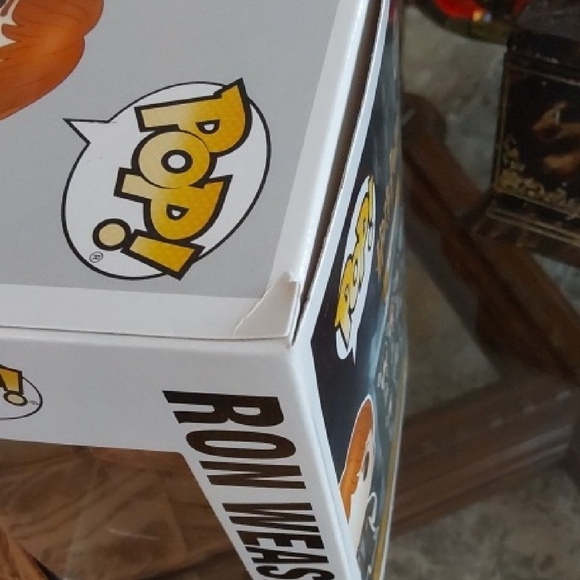 Funko Pop - Harry Potter Ron Weasley with Red Hair and Gray Outfit - Picture 8 of 9